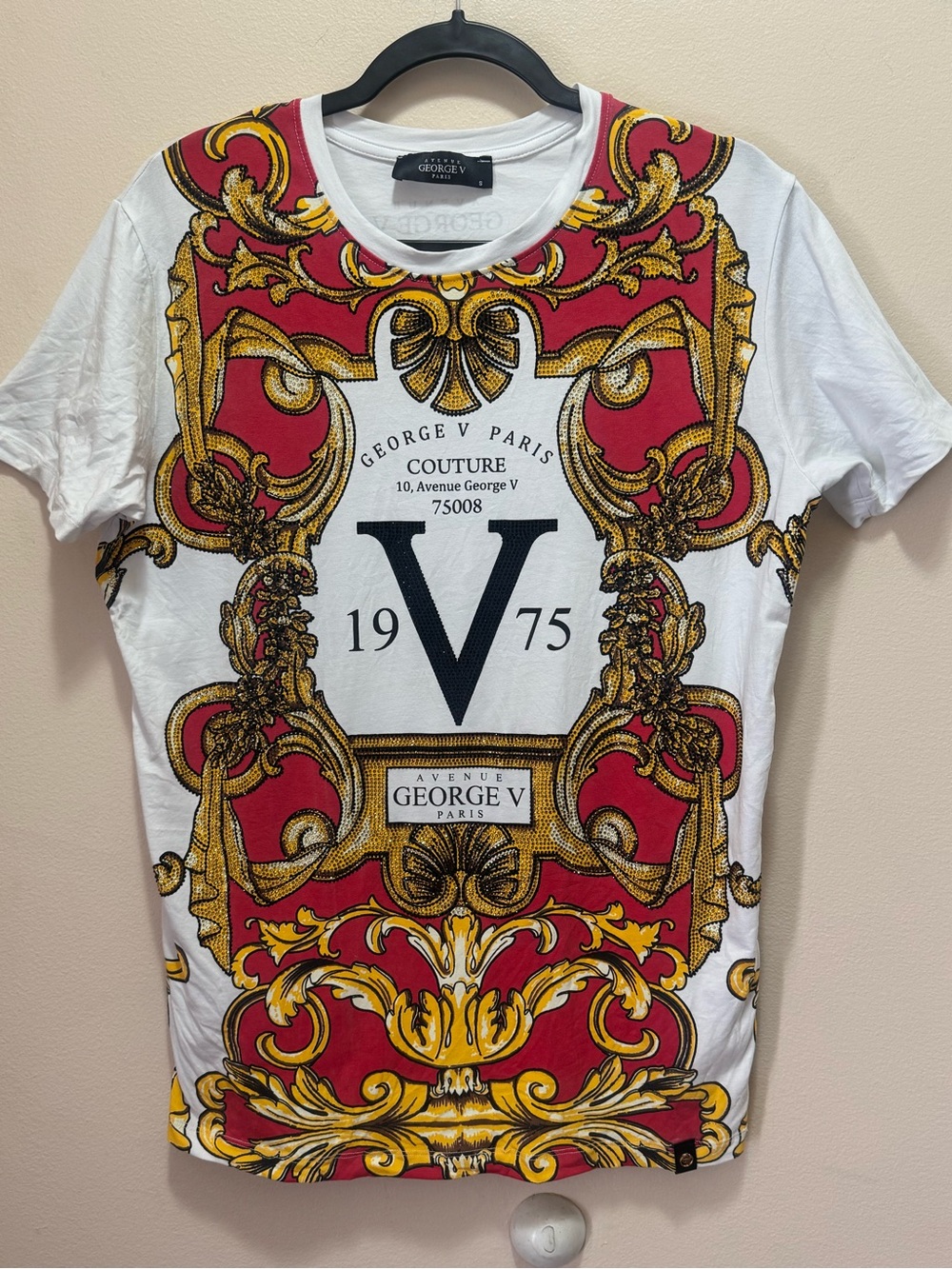 Avenue George V Paris "GV 1975 Baroque" T-Shirt